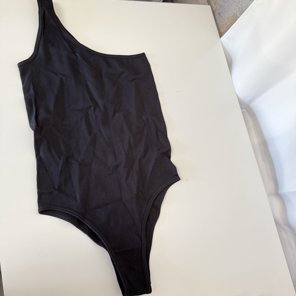 Women's Ribbed One Shoulder Bodysuit‎ Black Stretch Size Medium Staple Chic